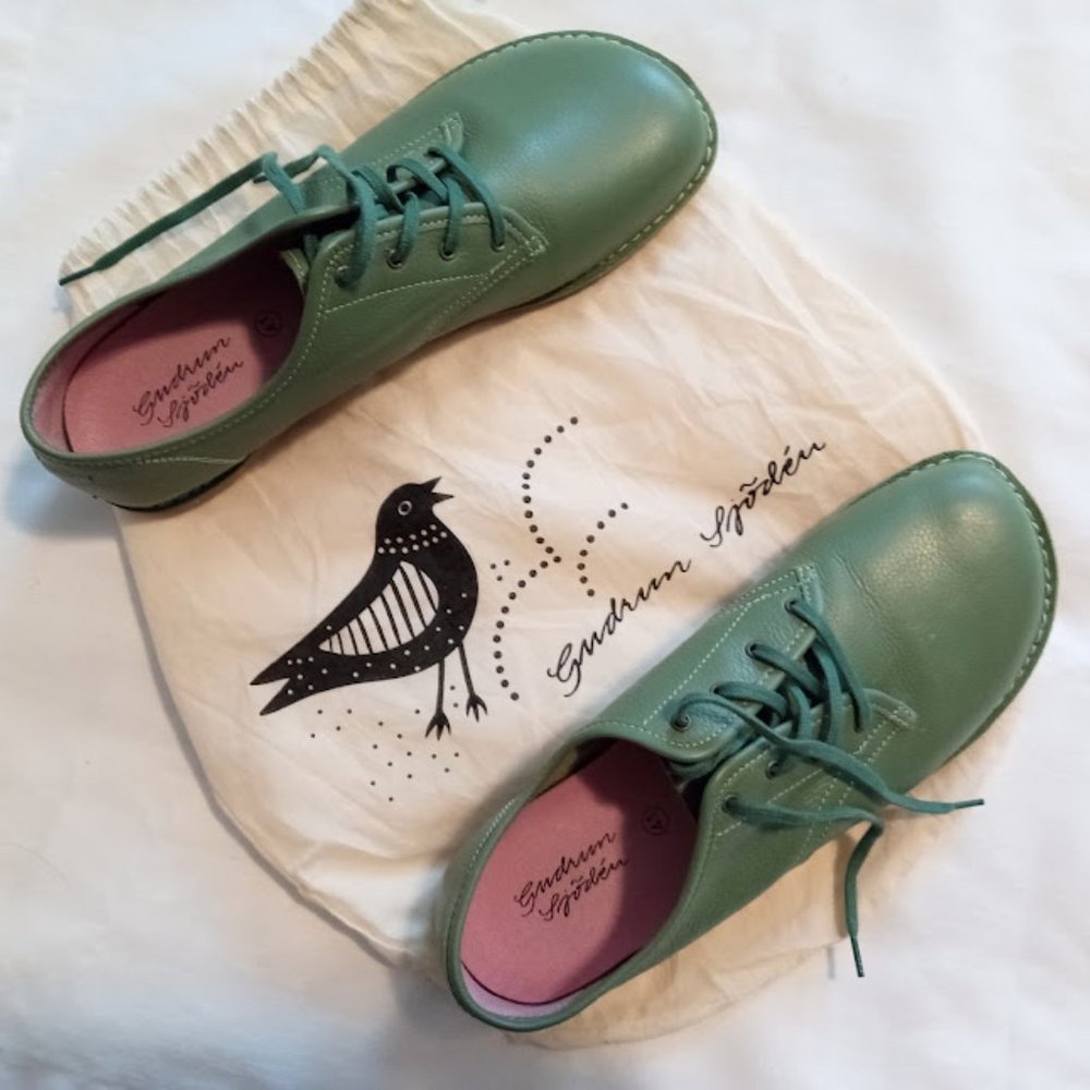 Green Unworn Gudrun Sjödén Leather Shoes Size 41 or Size 9 to 10 Wide